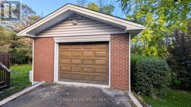 Building Photo - 83 Longwood Dr