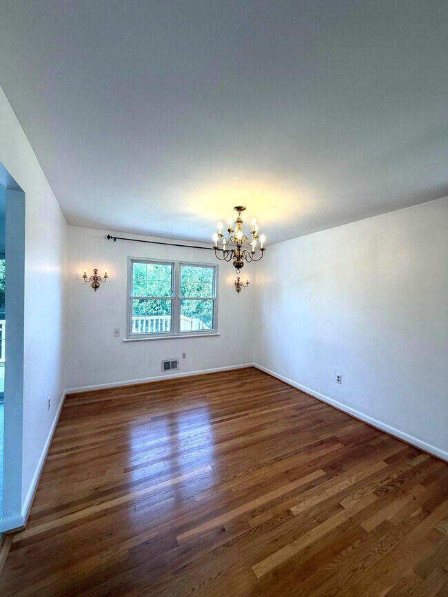 Foto del edificio - 1234 Pleasant Valley Dr