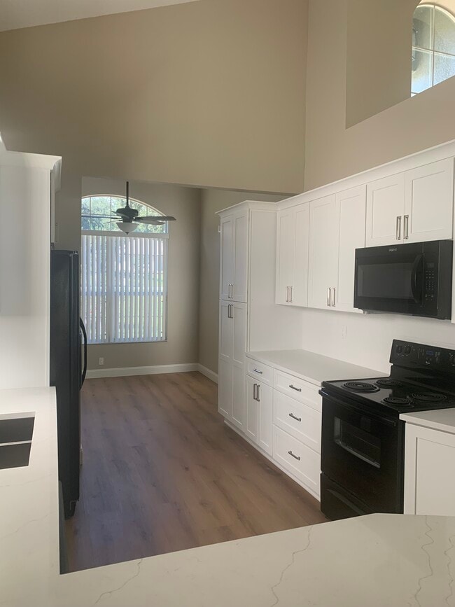 Building Photo - 11021 Versailles Blvd