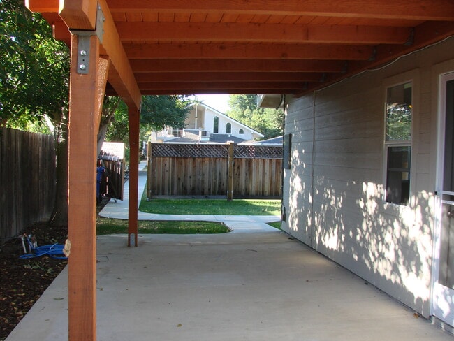 Building Photo - 22965 Oxnard St