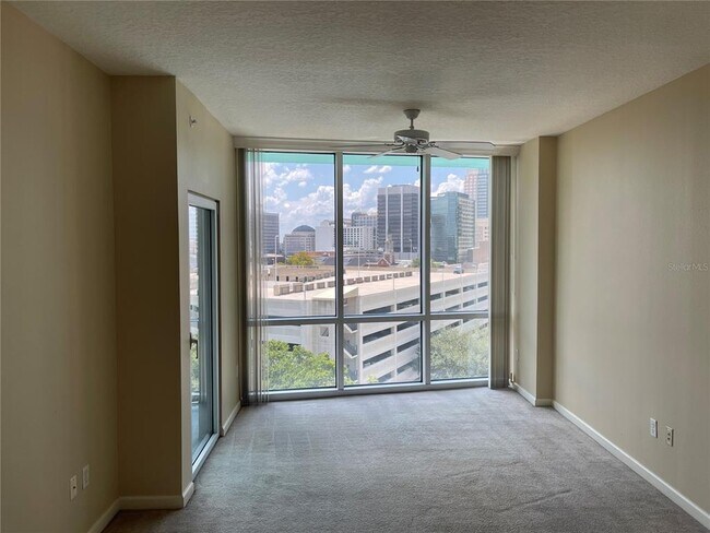 Foto del edificio - 322 E Central Blvd