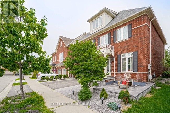 Building Photo - 348 Wrigglesworth Crescent