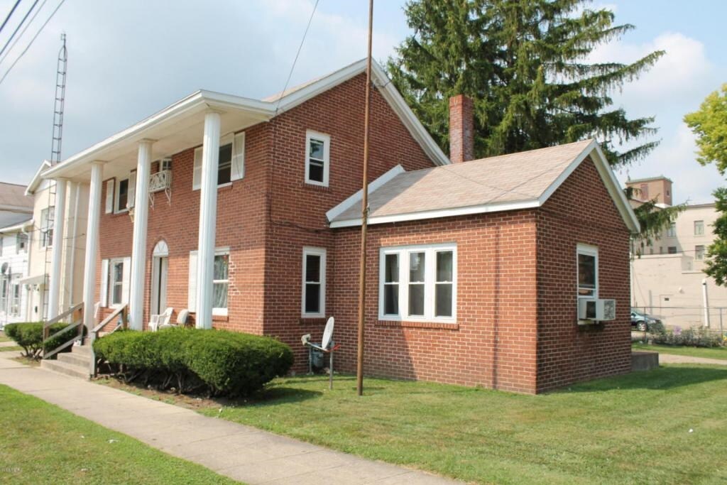 409 Cedar St, Niles, MI 49120 Apartments in Niles, MI