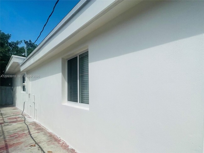 Building Photo - 1145 NW 25th St