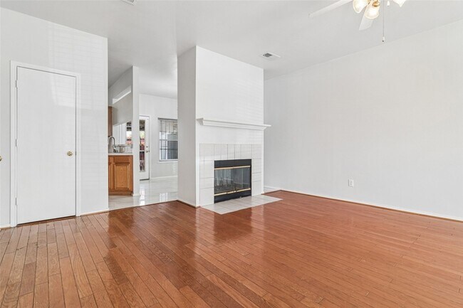 Foto del edificio - 3805 Brandon Park Dr