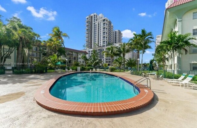 Foto del edificio - 8101 SW 72nd Ave