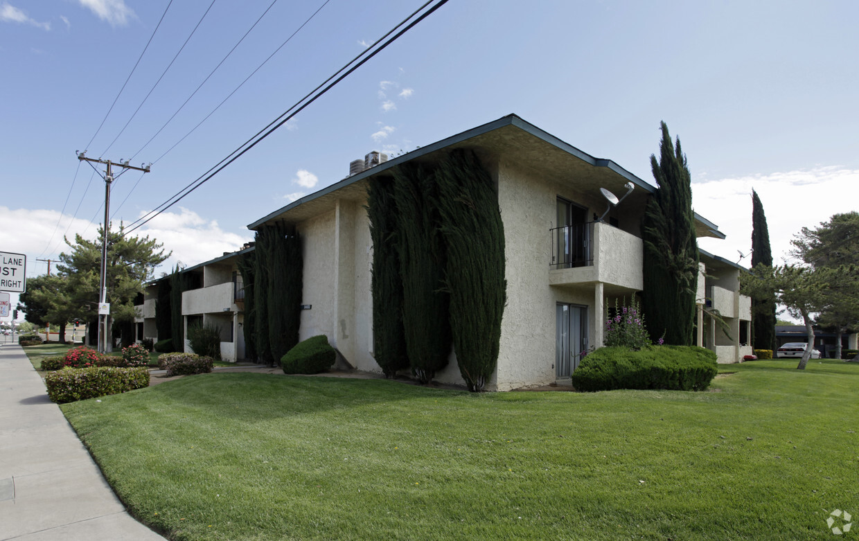 Primary Photo - Woodcrest Apartments