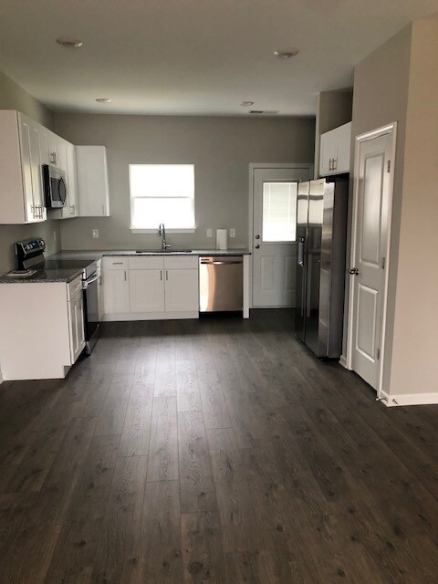 Foto del edificio - 413 Carol Dr