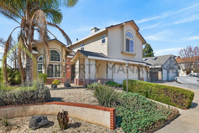 Foto del edificio - Spacious 3-Bedroom, 3-Bath Home Available