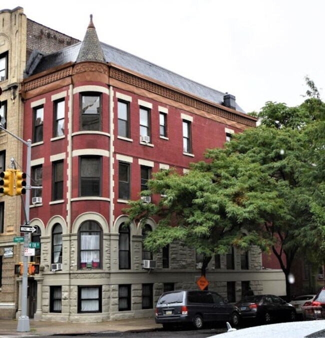 Building Photo - 76 Edgecombe Ave