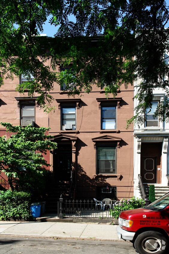Primary Photo - 210 17th St