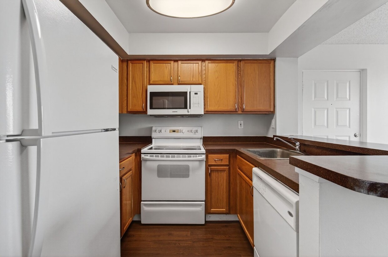Primary Photo - ONE BEDROOM ONE BATHROOM!! Waterfront Comm...