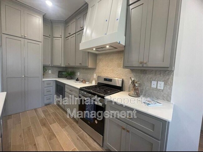 Foto del edificio - 5001 Misty Wood Ln