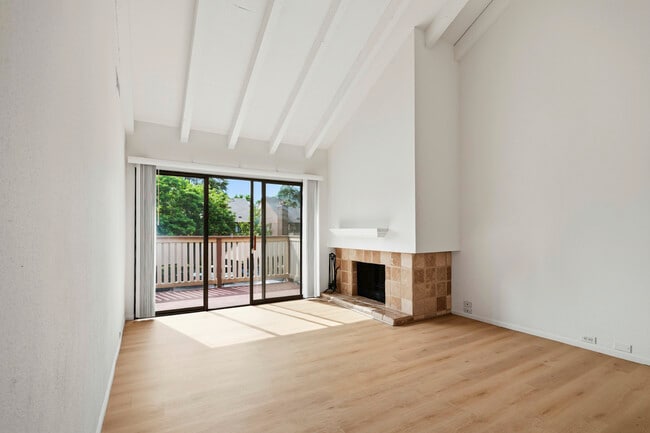 Building Photo - 523 Woodside Oaks