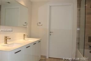 Building Photo - 1300 Brickell Bay Dr