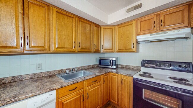 Foto del edificio - 114 Oak Ln