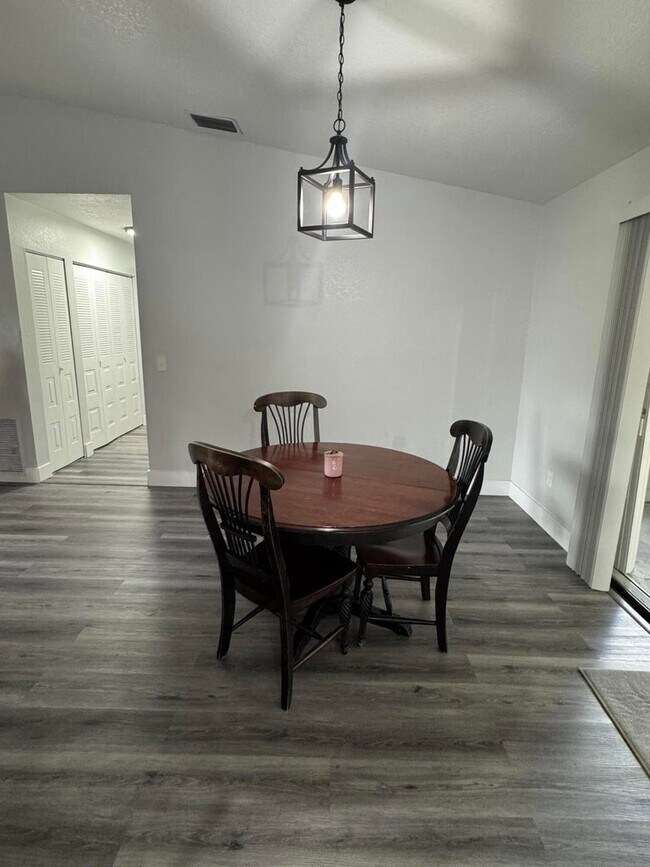 Foto del edificio - 2774 SE Brevard Ave