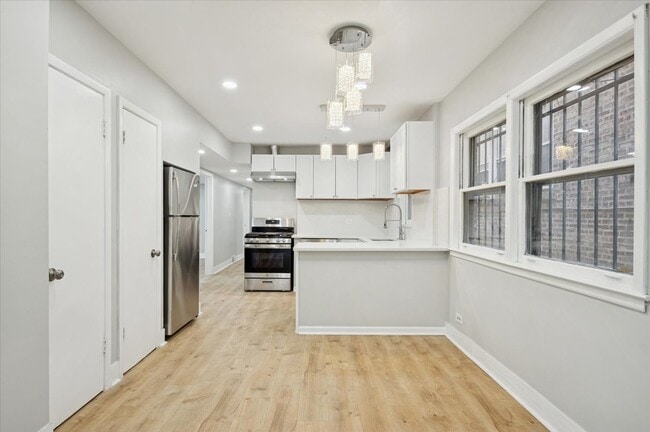 Building Photo - 2623 W Arthur Ave