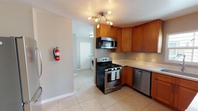 Building Photo - Room in 4 Bedroom Home at 1690 10th St
