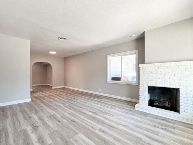 Building Photo - Newly Renovated Four Bedroom Napa Home wit...