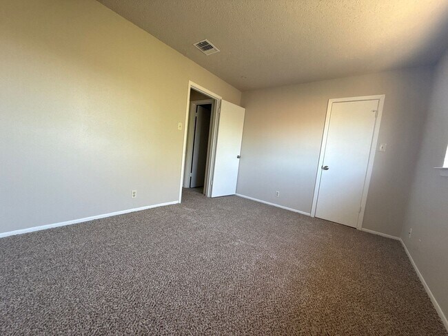 Foto del edificio - 8437 Forest Ridge Dr