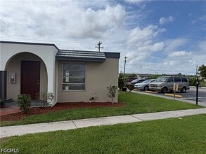 Building Photo - 1131 S Loop Blvd