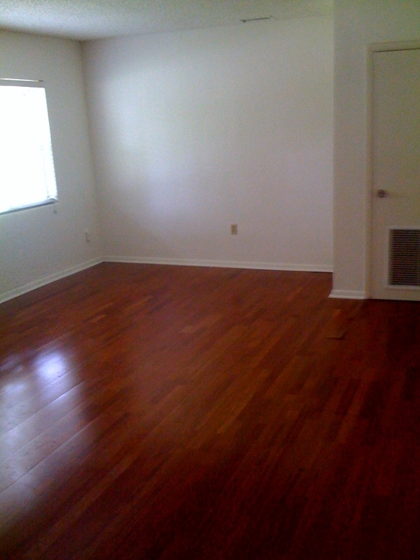 Living Room - The Oaks Apartments