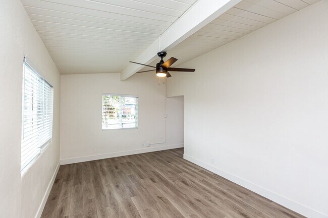 Foto del edificio - *** OCEANSIDE OASIS 2/1 WITH GARAGE, NEWLY...