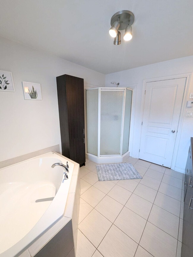 Building Photo - 5181 Rue Jacques-Plante