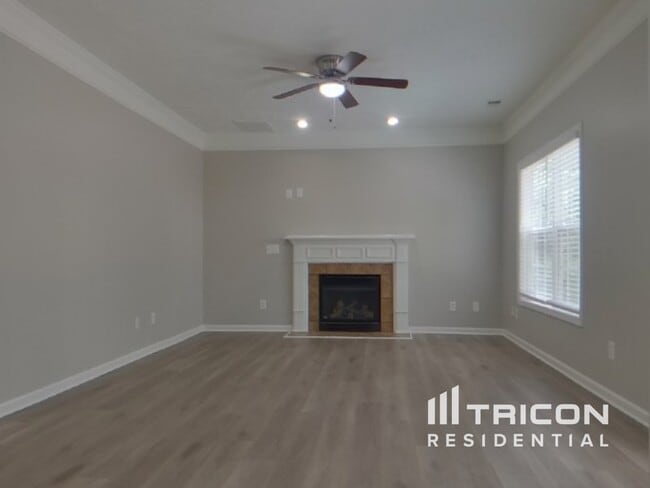 Building Photo - 222 Castlebury Dr