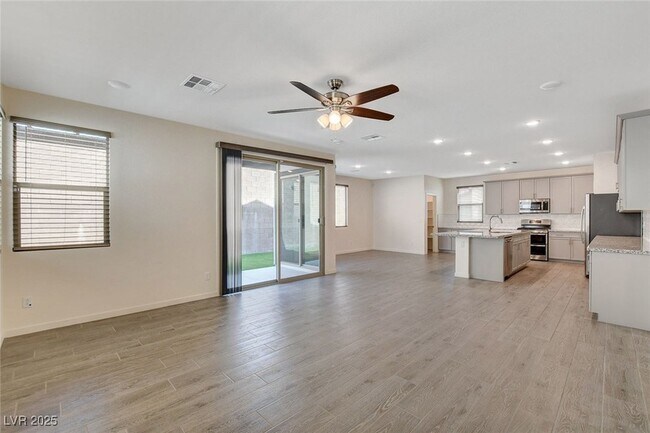 Foto del edificio - 532 Founders Creek Ave