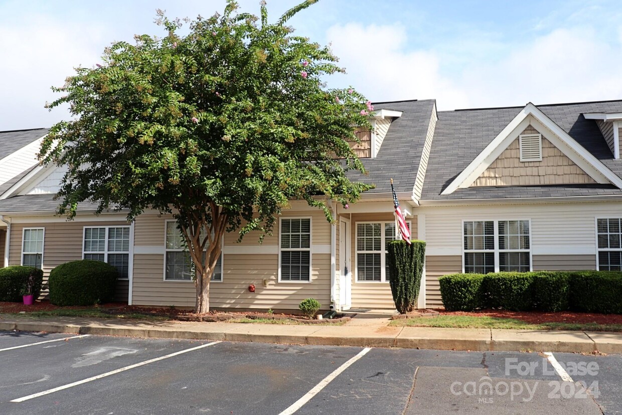 Foto principal - 715 Waterfall Way