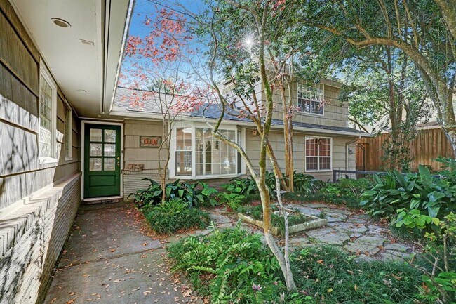 Foto del edificio - 8205 Burkhart Rd