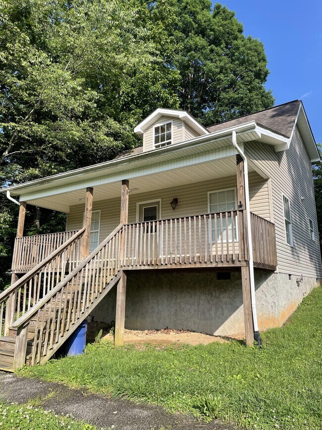 Photo - 1906 Highland Rd House