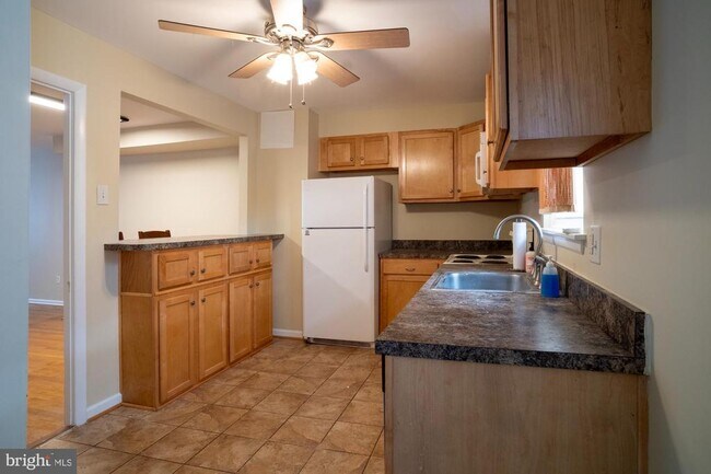 Foto del edificio - 933 Elm Rd