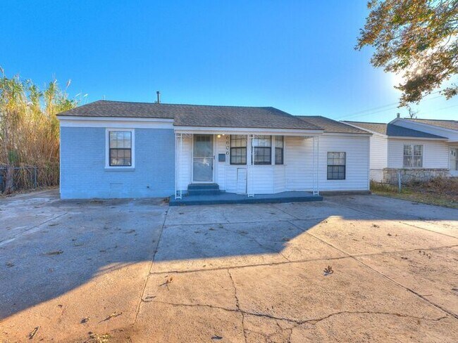 Foto del edificio - Half Off First Months Rent! ADORABLE 3 BED...