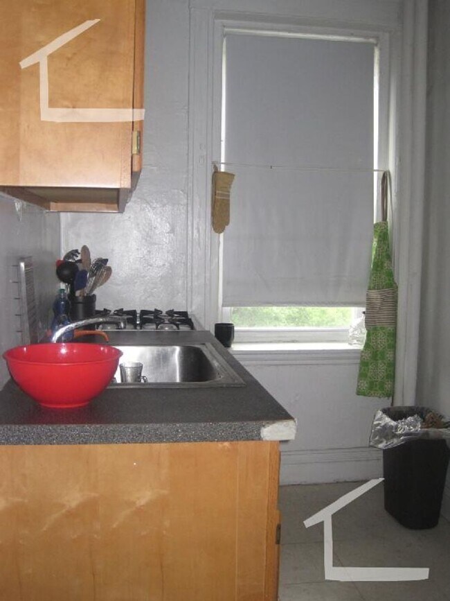 Building Photo - Comfy Allston Studio Apartment!!