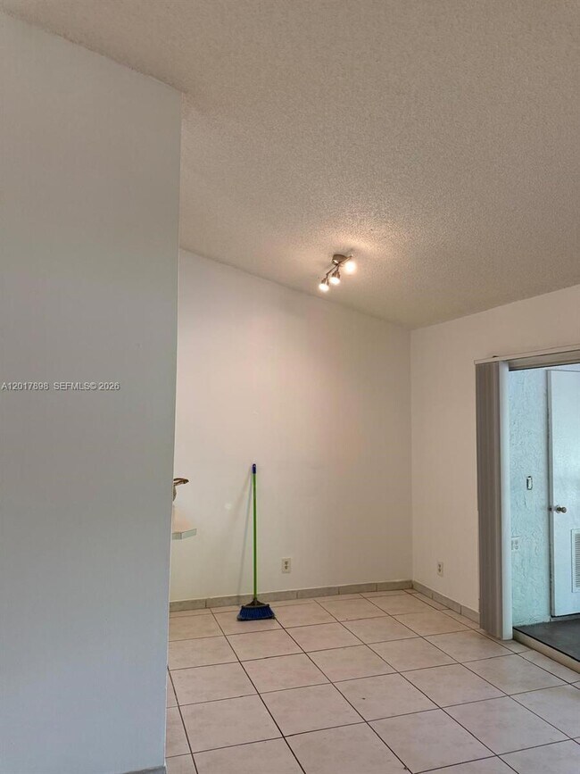 Building Photo - 14150 SW 93rd Ln