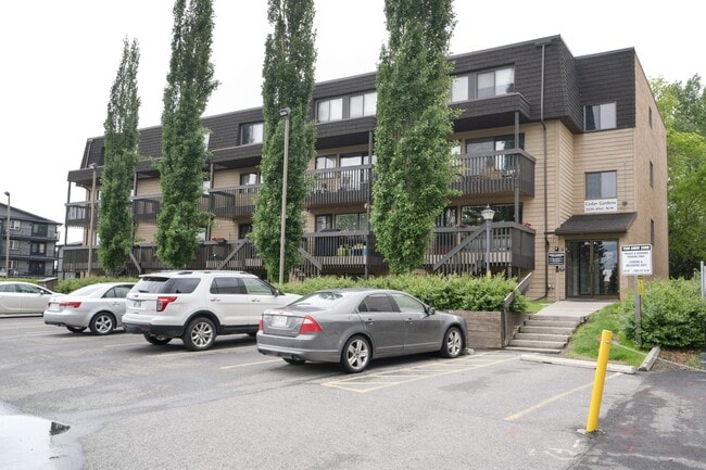 Photo du bâtiment - 3519-3519 49 St NW