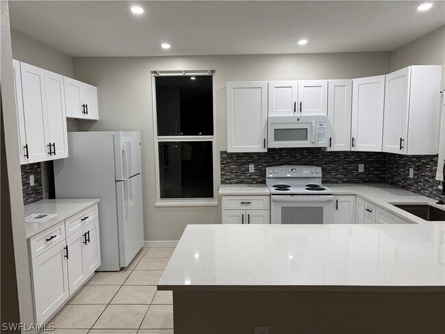 Foto del edificio - 4281 22nd Ave SW