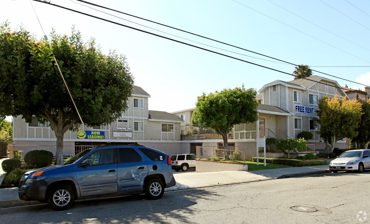Whispering Winds Apartments in Hawthorne, CA