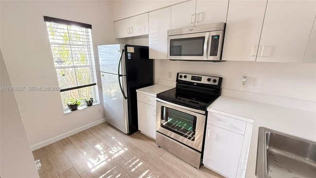 Foto del edificio - 16727 Hemingway Dr