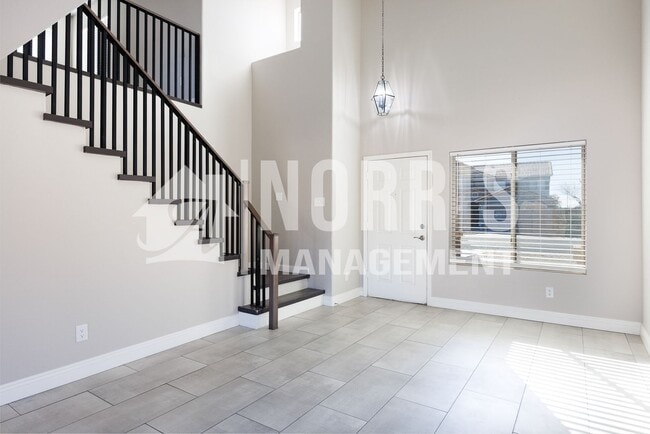 Building Photo - Beautiful Updated Home with ALL Appliances