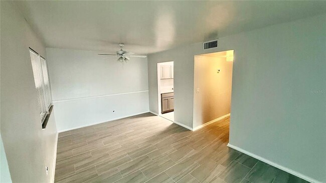Foto del edificio - 6519 W Newberry Rd