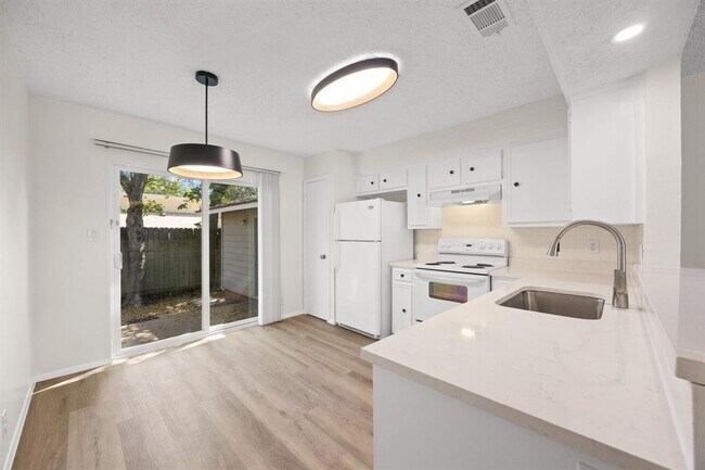 Foto del edificio - 6604 Scrub Oak Ln