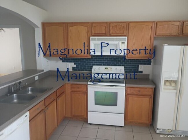 Building Photo - Tavares Lake Saunders Pointe