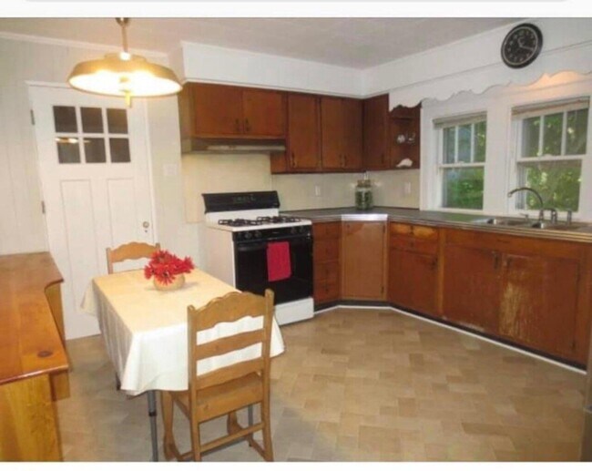 89 Woodside Ave, Gloversville, NY 12078 Condo for Rent in