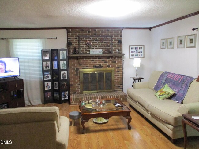 Foto del edificio - Room in House on Ravel St