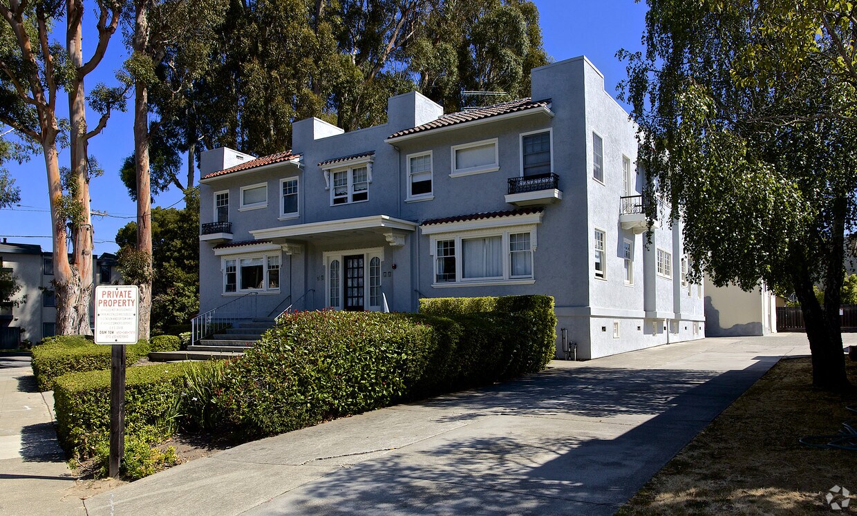 Primary Photo - 1501 Forest View Ave