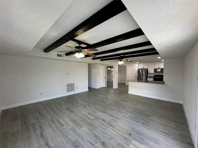 Building Photo - 101 Cavalry Cir